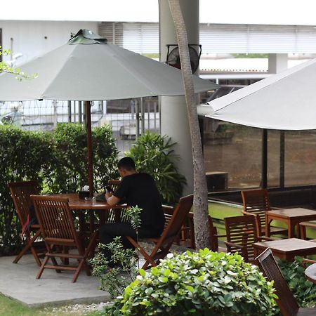 Cordia Hotel Surabaya Airport - Hotel Dalam Bandara - Formerly Ibis Budget Surabaya Airport Sidoarjo Eksteriør billede