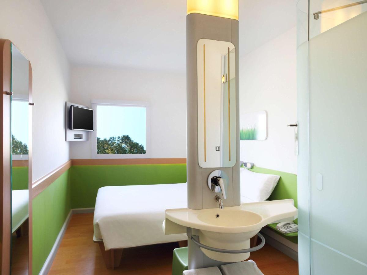 Cordia Hotel Surabaya Airport - Hotel Dalam Bandara - Formerly Ibis Budget Surabaya Airport Sidoarjo Eksteriør billede