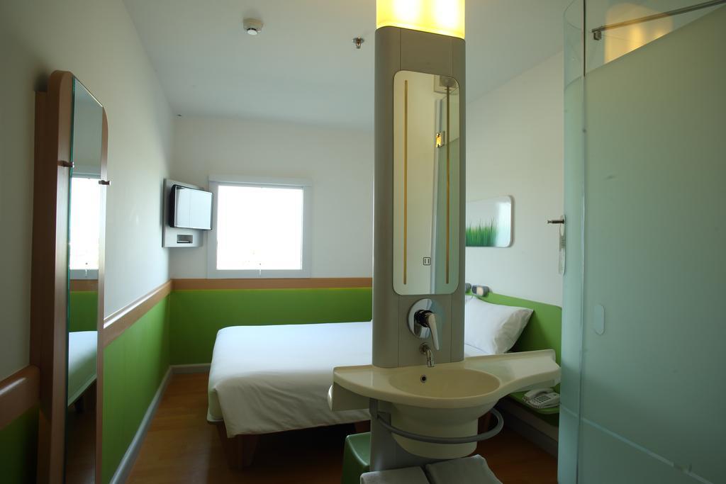 Cordia Hotel Surabaya Airport - Hotel Dalam Bandara - Formerly Ibis Budget Surabaya Airport Sidoarjo Eksteriør billede