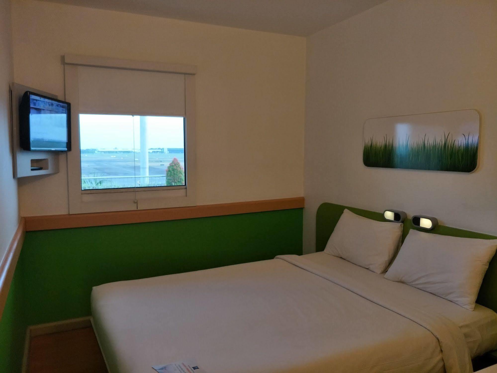 Cordia Hotel Surabaya Airport - Hotel Dalam Bandara - Formerly Ibis Budget Surabaya Airport Sidoarjo Eksteriør billede