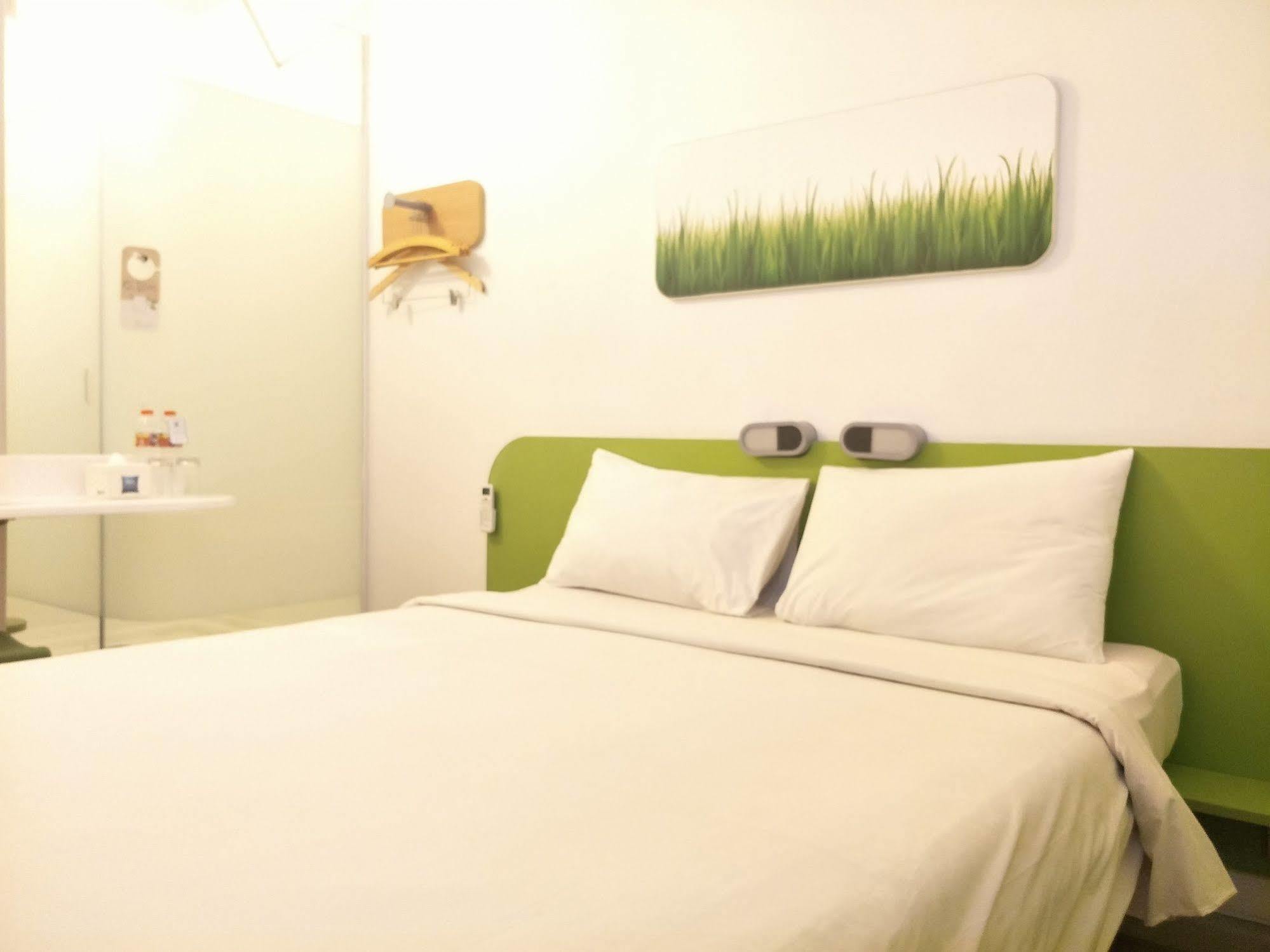 Cordia Hotel Surabaya Airport - Hotel Dalam Bandara - Formerly Ibis Budget Surabaya Airport Sidoarjo Eksteriør billede
