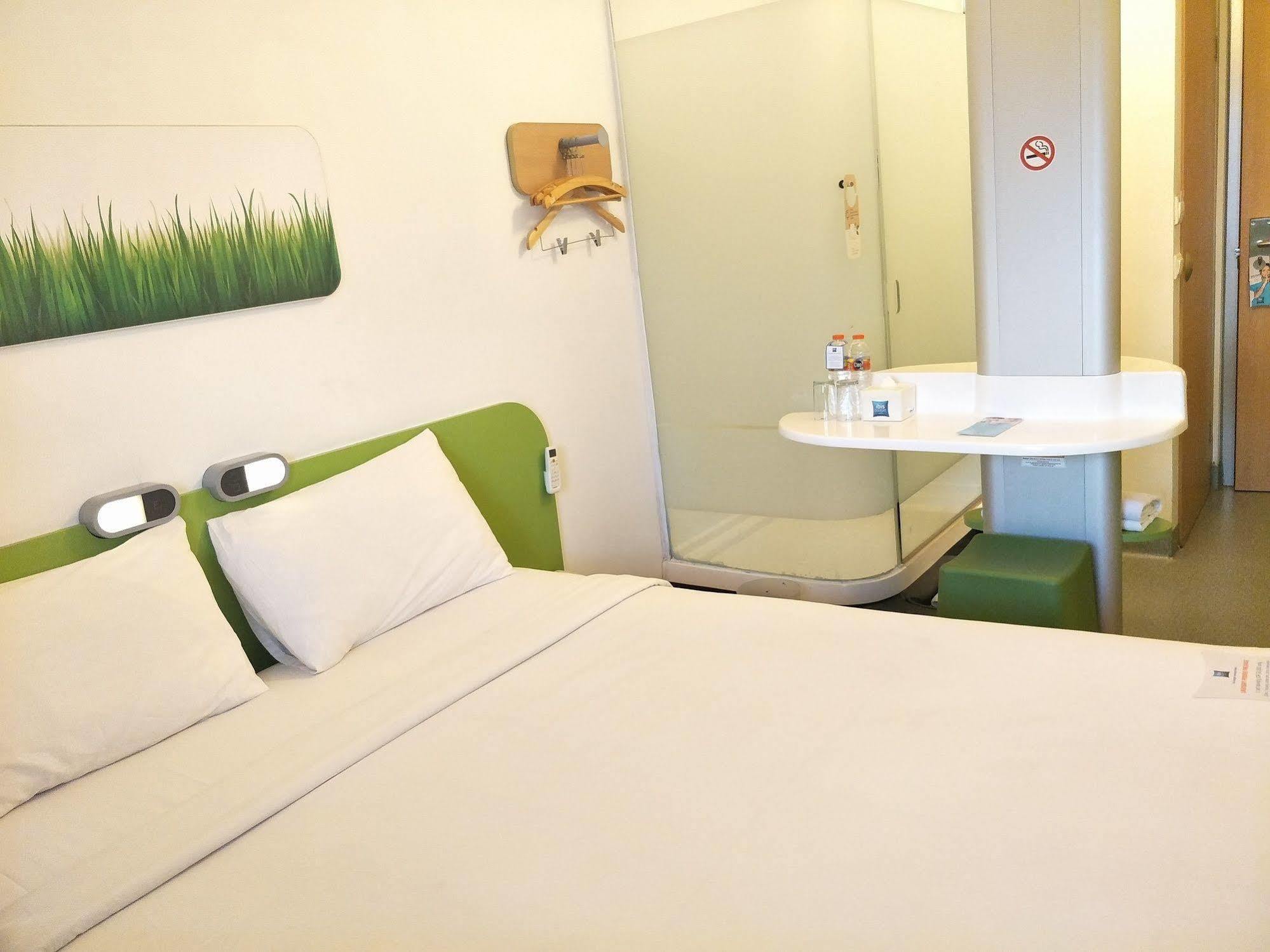 Cordia Hotel Surabaya Airport - Hotel Dalam Bandara - Formerly Ibis Budget Surabaya Airport Sidoarjo Eksteriør billede