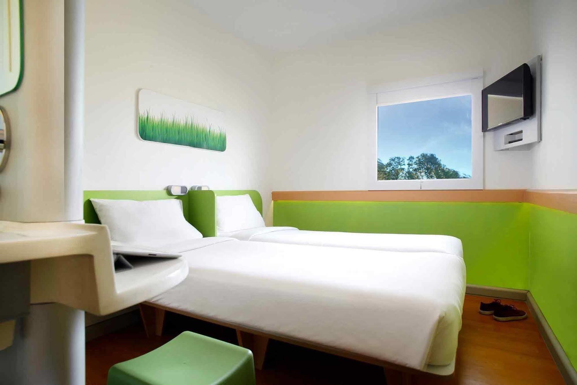 Cordia Hotel Surabaya Airport - Hotel Dalam Bandara - Formerly Ibis Budget Surabaya Airport Sidoarjo Eksteriør billede