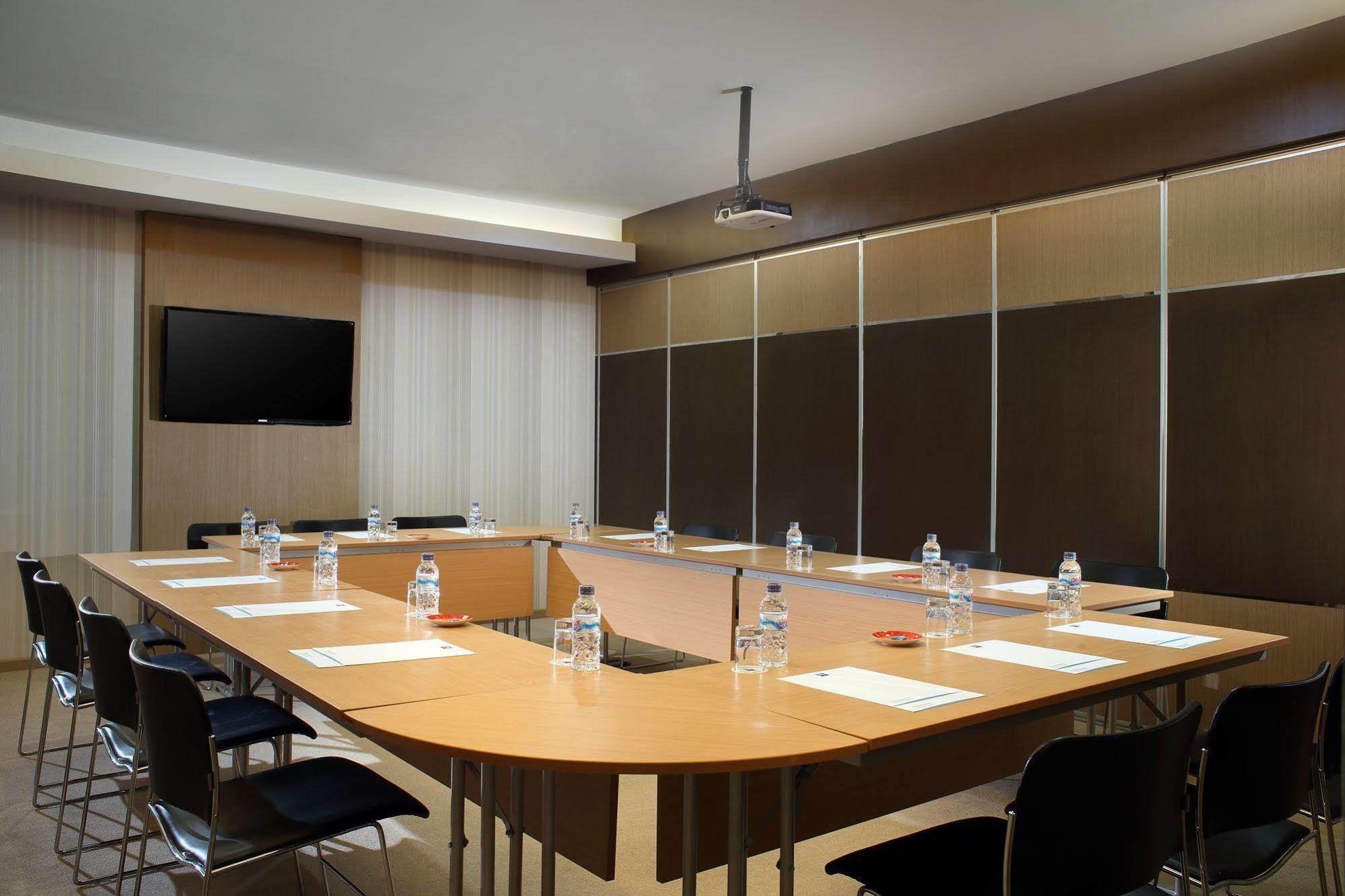 Cordia Hotel Surabaya Airport - Hotel Dalam Bandara - Formerly Ibis Budget Surabaya Airport Sidoarjo Eksteriør billede