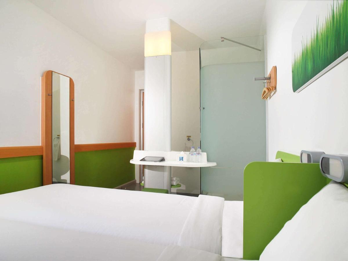 Cordia Hotel Surabaya Airport - Hotel Dalam Bandara - Formerly Ibis Budget Surabaya Airport Sidoarjo Eksteriør billede